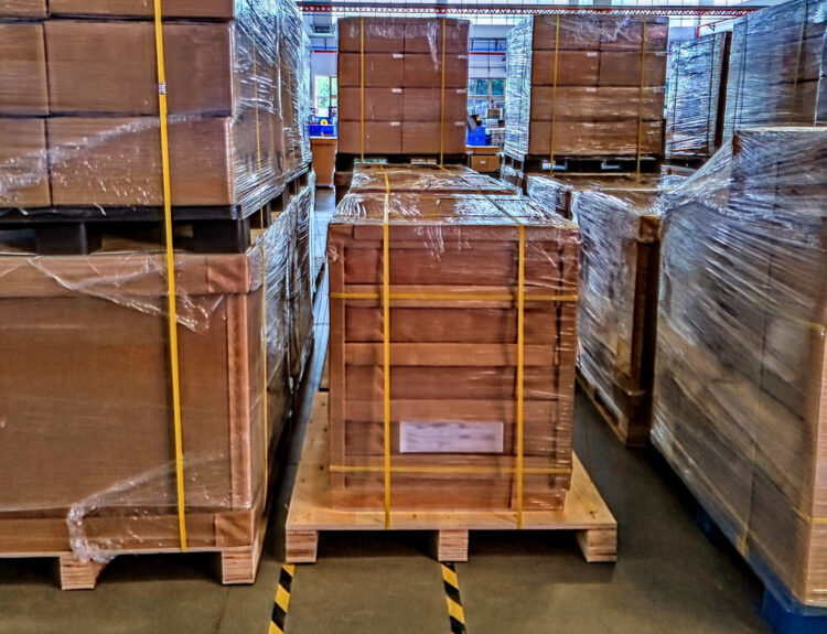 パレット　荷物